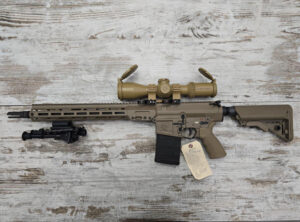 Carabine LMT STGW-20 cal. .308 Win +Lunette S&B 5-20*50 PM II Ultra Short LPI P4FL + Montage ERA-Tac UltraShort  Carabine LMT STGW-20 + Lunette S&B 5- 20×50 PM II Ultra Short LPI P4FL + Montage ERATac UltraShort Calibre : .308 Winchester Prix : 9'950,- CHF (au lieu de 11'110, - CHF) Offre : Bipied Harris offert Disponibilité : Pièce rare - quantité extrêmement limitée   • Marque : LMT (Lewis Machine & Tool) • Modèle : STGW-20 • Calibre : .308 Win (7.62x51 NATO compatible selon configuration) • Optique incluse : Schmidt & Bender 5-20x50 PM II Ultra Short LPI P4FL (optique d'origine) • Montage optique: ERATac UltraShort (origine, montage spécifique) • Accessoires inclus: Bipied Harris (offert) • Particularités : Lunette et montage originaux — carabine conforme à la spécification DRA10 • État : Neuf / comme neuf