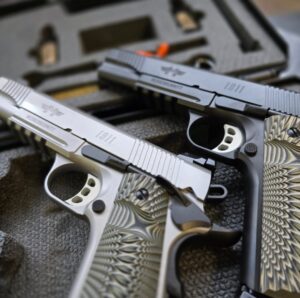 Screenshot_20251031_061637_Instagram Le classique revisité à prix canon Disponible en 9x19mm ou .45 ACP Finition Noir mat ou Stainless steel- à vous de choisir votre style Fiable, précis et élégant Look intemporel, performances modernes Seulement 990 CHF