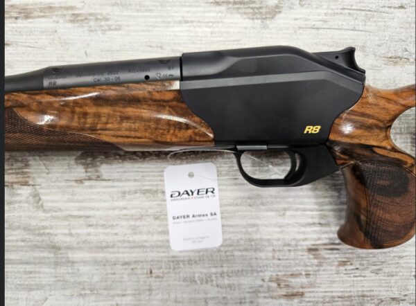 Screenshot_20251101_110943_Instagram 5'290.00 CHF Carabine à verrou Blaser. BLASER Mod. R8 Success Trou de pouce Réarment et verrouillage linéaire Calibre .30-06 Profil du canon de 17mm Canon de 58cm Crosse bavaroise Bois grade 4 Plaque de couche caoutchouc Sans visée ouverte Chargeur amovible Canon fileté M15x1