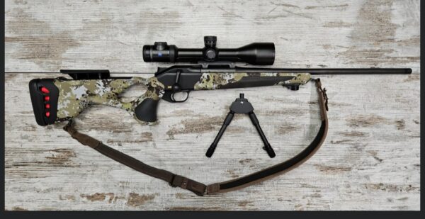 Screenshot_20251101_124158_Instagram PROMO 10'240.00 CHF❌ 8'499.00 CHF € ✅ Carabine à verrou Blaser. BLASER Mod. R8 Ultimate CamoTec Trou de pouce Réarment et verrouillage linéaire Calibre .30-06 Profil du canon de 17mm Canon de 58cm Crosse Blaser Huntec Crosse avec appuie joue réglable Plaque de couche avec absorption de recul Sans visée ouverte Chargeur amovible Canon fileté M15x1 Lunette Zeiss Victory V8 2.8-20x56 (60) M+ ASV Montage Blaser Negele / Zeiss Bipied carbone magnétique Tikka Sangle cuir Wolf Housse de transport