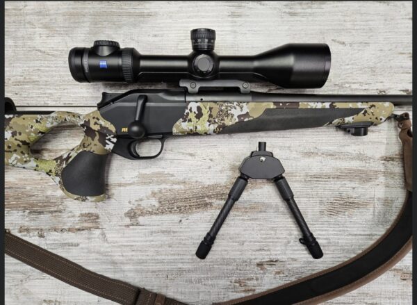 Screenshot_20251101_124205_Instagram PROMO 10'240.00 CHF❌ 8'499.00 CHF € ✅ Carabine à verrou Blaser. BLASER Mod. R8 Ultimate CamoTec Trou de pouce Réarment et verrouillage linéaire Calibre .30-06 Profil du canon de 17mm Canon de 58cm Crosse Blaser Huntec Crosse avec appuie joue réglable Plaque de couche avec absorption de recul Sans visée ouverte Chargeur amovible Canon fileté M15x1 Lunette Zeiss Victory V8 2.8-20x56 (60) M+ ASV Montage Blaser Negele / Zeiss Bipied carbone magnétique Tikka Sangle cuir Wolf Housse de transport