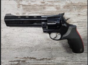 Screenshot_20251116_154129_Instagram 1200.00 CHF TAURUS Revolver double action TAURUS 44 Magnum Mod. 444 RAGING BULL Calibre: 44 Rem Magnum Barillet 6 coups Canon de 6,5 > (16.5 cm) acier plein + port/frein de bouche Carcasse et canon en bronzé bleu Contre poids de canon Hausse réglable Détente simple et double action