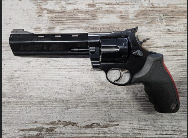 Screenshot_20251116_154129_Instagram 1200.00 CHF TAURUS Revolver double action TAURUS 44 Magnum Mod. 444 RAGING BULL Calibre: 44 Rem Magnum Barillet 6 coups Canon de 6,5 > (16.5 cm) acier plein + port/frein de bouche Carcasse et canon en bronzé bleu Contre poids de canon Hausse réglable Détente simple et double action