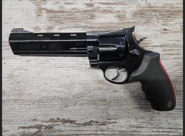 Screenshot_20251116_154203_Instagram 1200.00 CHF TAURUS Revolver double action TAURUS 44 Magnum Mod. 444 RAGING BULL Calibre: 44 Rem Magnum Barillet 6 coups Canon de 6,5 > (16.5 cm) acier plein + port/frein de bouche Carcasse et canon en bronzé bleu Contre poids de canon Hausse réglable Détente simple et double action