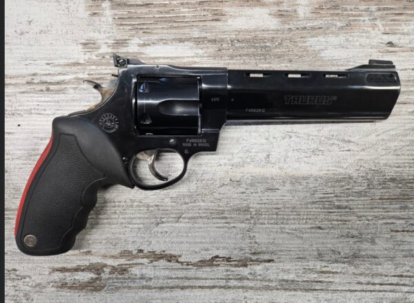 Screenshot_20251116_154234_Instagram 1200.00 CHF TAURUS Revolver double action TAURUS 44 Magnum Mod. 444 RAGING BULL Calibre: 44 Rem Magnum Barillet 6 coups Canon de 6,5 > (16.5 cm) acier plein + port/frein de bouche Carcasse et canon en bronzé bleu Contre poids de canon Hausse réglable Détente simple et double action