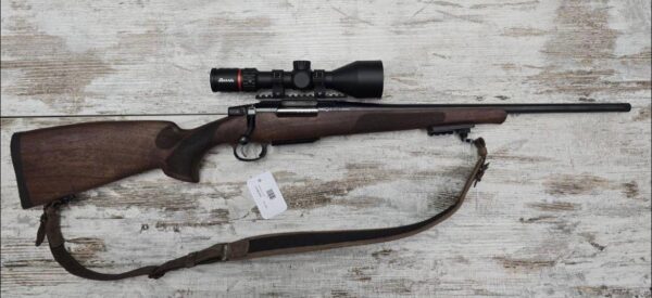 Carabine CZ 557 Bois + Lunette Burris Fullfield 3- 12×56 Calibre :.308 Winchester Prix : 1'290, - CHF la carabine + 495,- CHF la lunette  Caractéristiques Techniques : Carabine : ﻿﻿Marque : CZ ﻿﻿Modèle : 557 ﻿﻿Calibre : .308 Win ﻿﻿Crosse : Bois verni, quadrillage traditionnel ﻿﻿Canon : 22" (selon version, photo) ﻿﻿Détente : Réglable ﻿﻿État : Occasion - état neuve Lunette : ﻿﻿Modèle : Burris Fullfield ﻿﻿Grossissement : 3-12×56 ﻿﻿État : Neuve