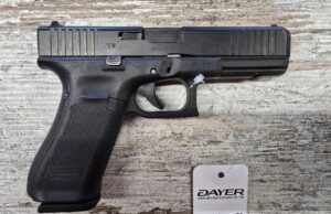 IMG_20260217_160550_220 Pistolet Glock 17 Gen5 - Occasion (bon état) Calibre : 9x19 mm Prix : 470, - CHF / € Caractéristiques Techniques : Marque : Glock Modèle : 17 Gen5 Calibre : 9x19 mm Fonctionnement : Pistolet semi-automatique, percuteur lancé Capacité du chargeur : 17 coups Cadre : Polymère avec rail accessoire Organes de visée : Hausse et guidon fixes type combat Ergonomie : Poignée texturée, dos de crosse interchangeables (selon configuration)