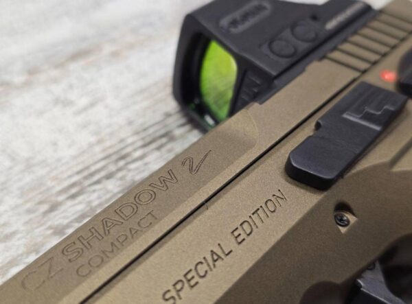 IMG_20260217_161423_096 Pistolet CZ 75 Shadow 2 Compact OR "Bronze Limited Edition" cal. 9x19 + HE508T-RD-X2 Calibre : 9x19 mm Prix : 1’900,- CHF / € Caractéristiques Techniques : Marque : CZ Modèle : 75 Shadow 2 Compact OR "Bronze Limited Edition" + HE508T-RD-X2 Calibre : 9x19 mm Fonctionnement : Pistolet semi-automatique, détente sportive SA/DA Capacité du chargeur: 15 coups Canon : Canon compact de précision, profil lourd Finition : Coloris Bronze limité, look sportif haut de gamme Optic Ready (OR) : Glissière usinée pour montage direct de point rouge Crosse : Plaquettes ergonomiques texturées, excellente prise en main Organes de visée : Organes de visée fibre optique + Holosun HE508T-RD-X2